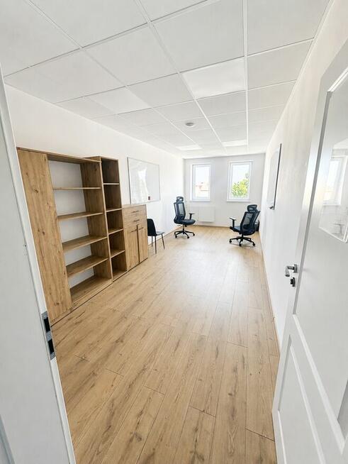 Biuro 240 m² – Konin, ul. Nadbrzeżna | 7 gabinetów | umeblow