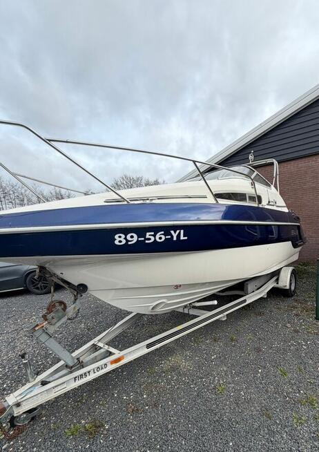 Łódka Sealine 240 jacht
