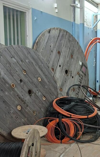 Bębny kablowe drewniane fi 1,6 m - 5 sztuk;