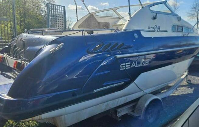 Łódka Sealine 240 jacht