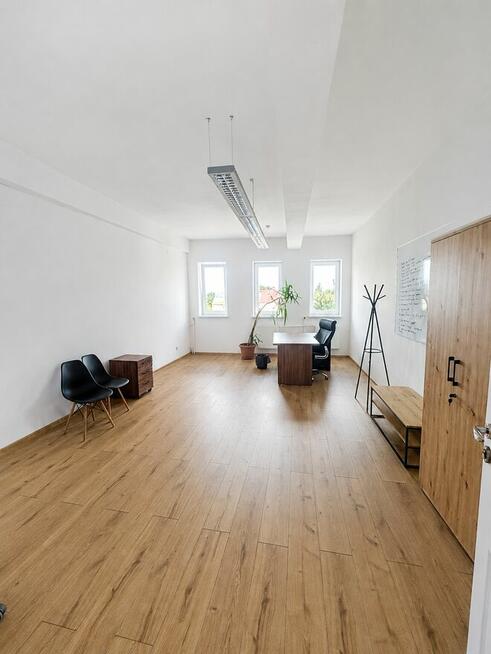 Biuro 240 m² – Konin, ul. Nadbrzeżna | 7 gabinetów | umeblow