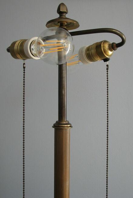 Stylowa mosiężna lampa stołowa