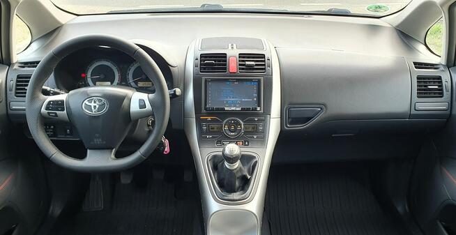 Toyota Auris 6 biegów/Klimatronik/Ledy/Webasto/2 Komplety kół na Alufelgach