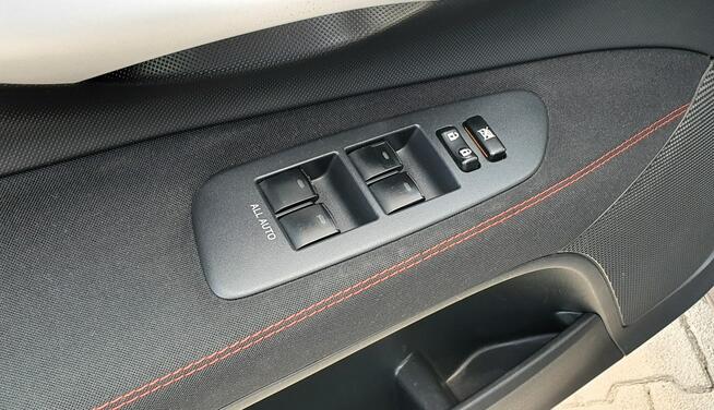 Toyota Auris 6 biegów/Klimatronik/Ledy/Webasto/2 Komplety kół na Alufelgach