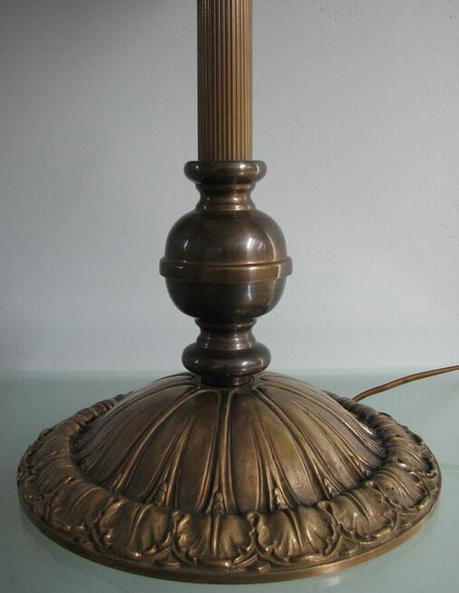 Stylowa mosiężna lampa stołowa