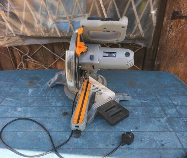 Ukośnica piła ukosową z posuwem titan TTB794MSW pilarka 210 mm
