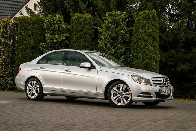 Mercedes C 180 AVANTGARDE Navi Pół Skóry Ledy Podgrzewane Fotele Tempomat