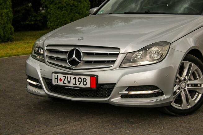 Mercedes C 180 AVANTGARDE Navi Pół Skóry Ledy Podgrzewane Fotele Tempomat