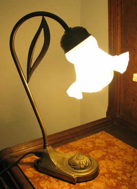 Stylowa mosiężna lampka na biurko