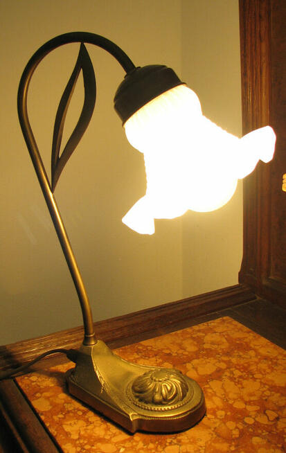 Stylowa mosiężna lampka na biurko