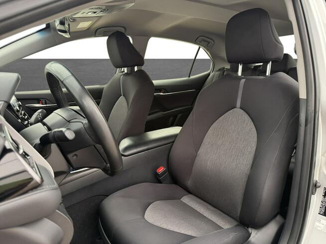 Toyota Camry 2.5 Hybrid Comfort CVT Sedan