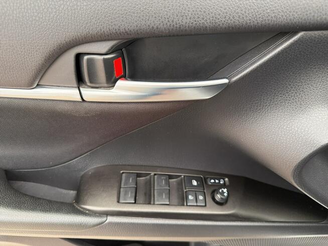 Toyota Camry 2.5 Hybrid Comfort CVT Sedan