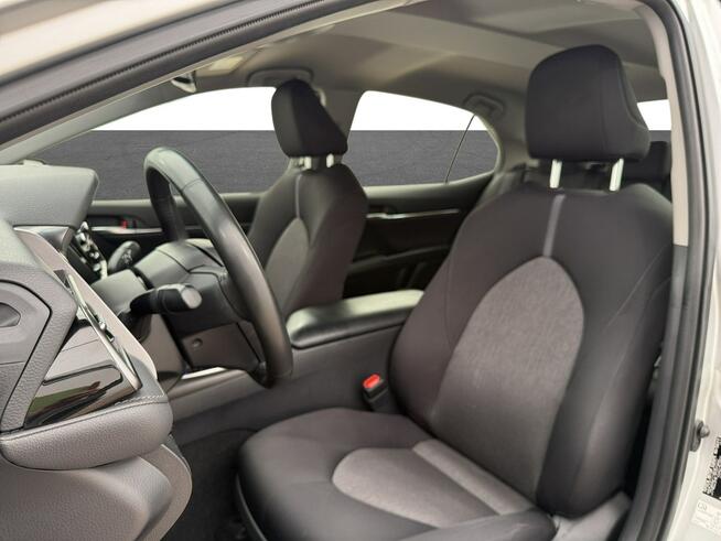 Toyota Camry 2.5 Hybrid Comfort CVT Sedan