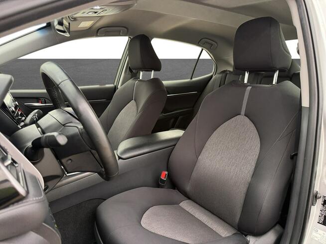Toyota Camry 2.5 Hybrid Comfort CVT Sedan