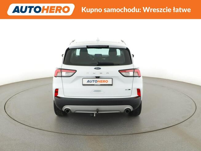 Ford Kuga mHEV klima auto navi kamera i czujniki parkowania