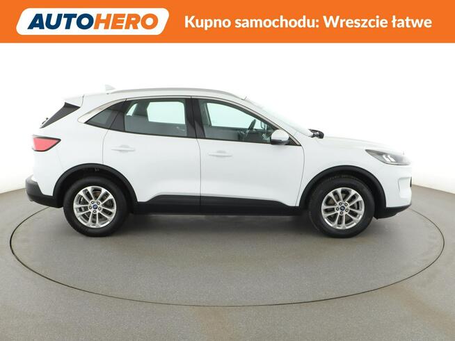 Ford Kuga mHEV klima auto navi kamera i czujniki parkowania