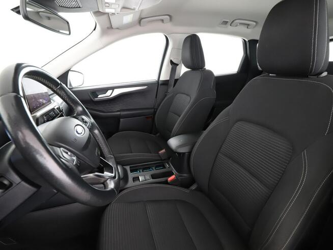 Ford Kuga mHEV klima auto navi kamera i czujniki parkowania