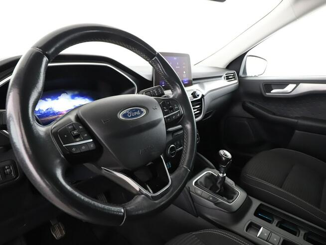 Ford Kuga mHEV klima auto navi kamera i czujniki parkowania