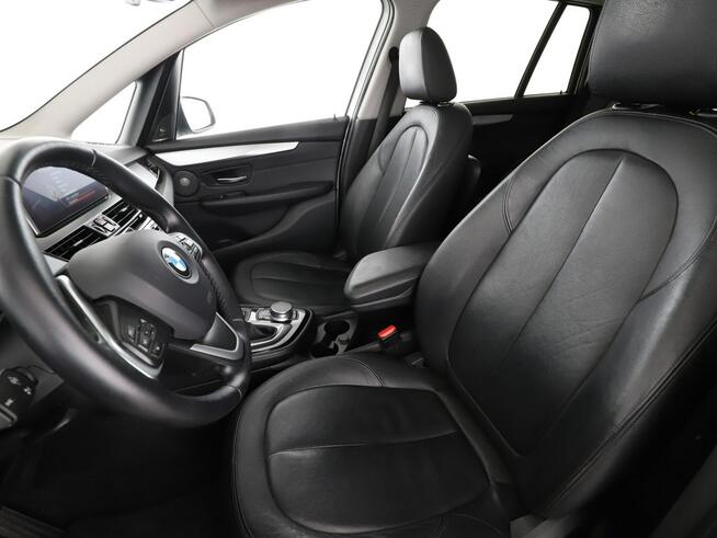 BMW 220 7 os. 4x4 automat full LED skóra navi klima auto el. sterowane i grzan