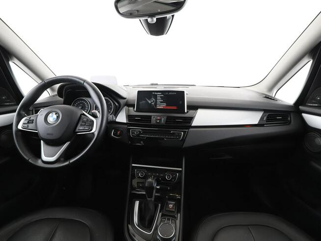BMW 220 7 os. 4x4 automat full LED skóra navi klima auto el. sterowane i grzan
