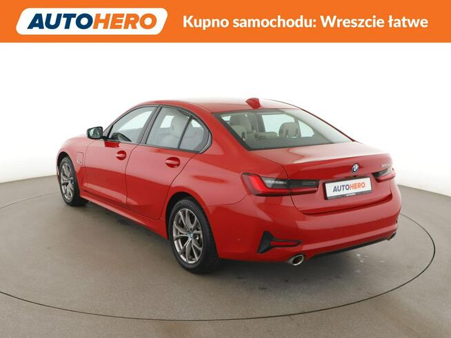 FV23 320e Sport Line Navi Tempomat Sportsitze Skóra ParkAssist Kamera