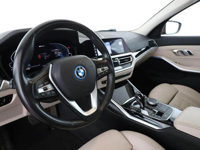 FV23 320e Sport Line Navi Tempomat Sportsitze Skóra ParkAssist Kamera