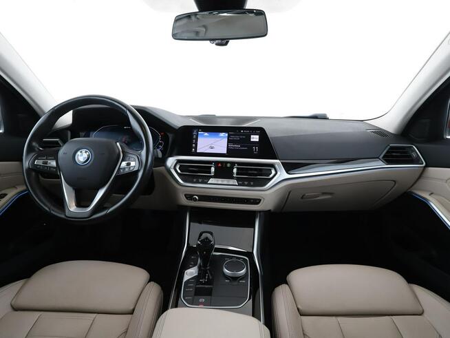 FV23 320e Sport Line Navi Tempomat Sportsitze Skóra ParkAssist Kamera
