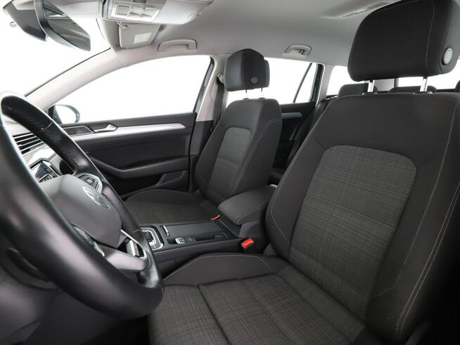 Volkswagen Passat Variant 4Motion automat 200KM navi ACC LED climatronic PDC