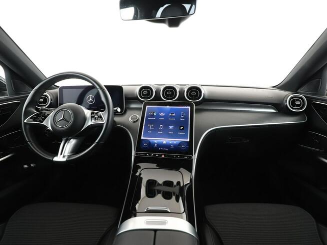 Mercedes C 300 FV23 phev automat virtual navi kamera ambient led grzane fotele