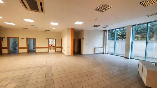 Budynek użytkowy 1333 m2, winda, duże przeszklenia | W3