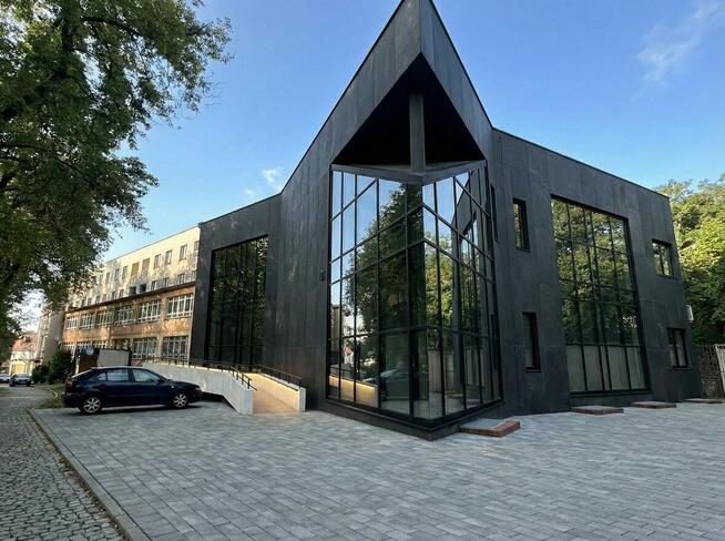 Budynek użytkowy 1333 m2, winda, duże przeszklenia | W3