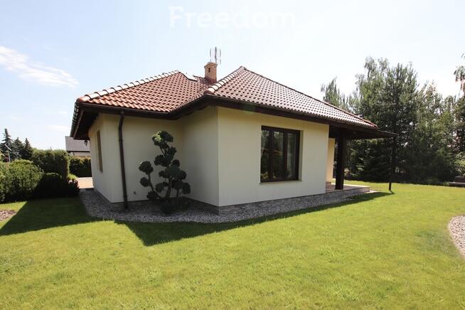Parterowy dom z ogrodem i garażem 112,6 m²
