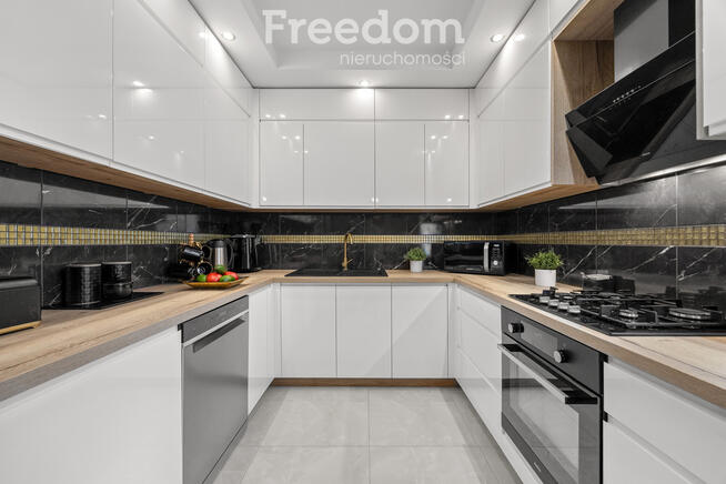 Dom 256 m² z dwoma niezależnymi mieszkaniami