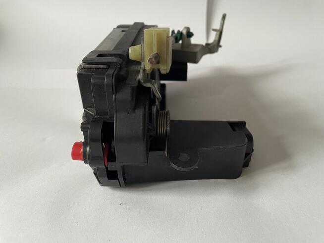 Zamek 13128116 drzwi tylne Opel Astra H hatchback