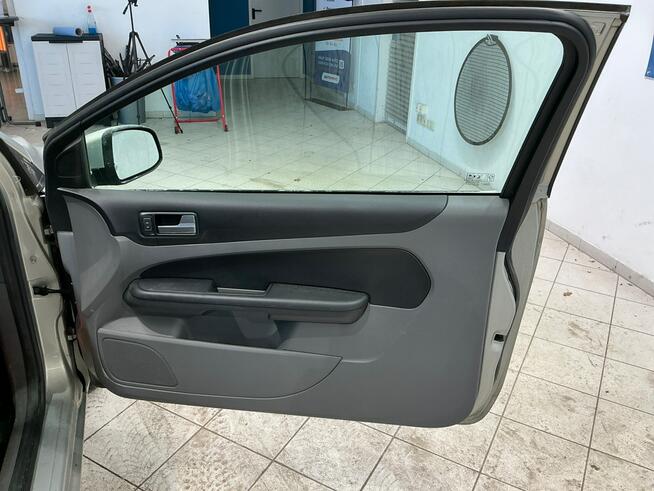 Ford Focus 94 tys.km, niezawodny silnik, po liftingu, drugie koła na alufelgach