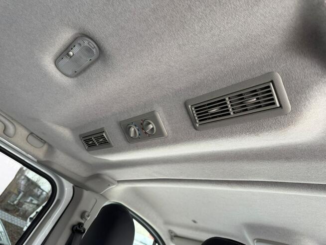 Opel Vivaro 1,6 120 9 osobowy klima. Nawiewy
