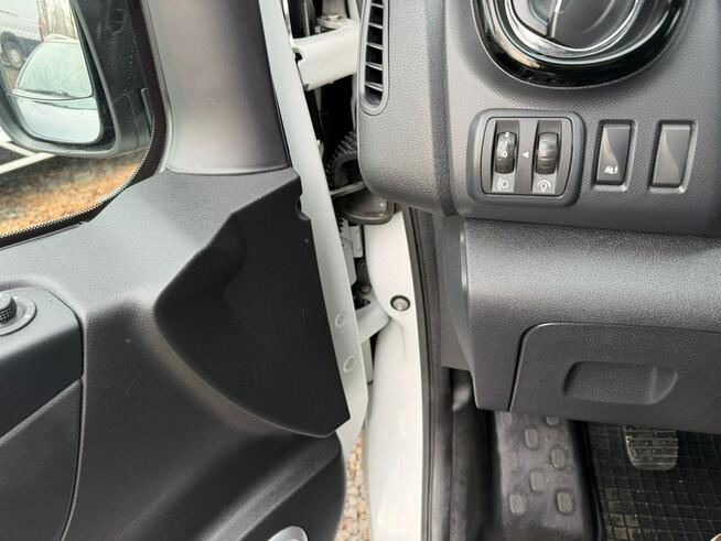 Opel Vivaro 1,6 120 9 osobowy klima. Nawiewy