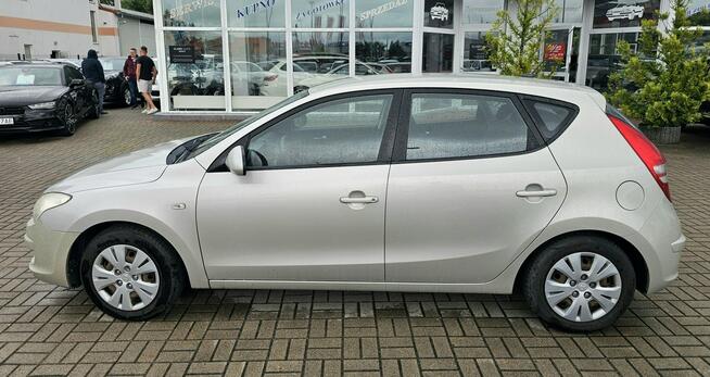 Hyundai i30 dokumentacja serwisowa, klimatyzacja, nowe opony,10 poduszek