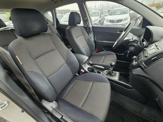 Hyundai i30 dokumentacja serwisowa, klimatyzacja, nowe opony,10 poduszek