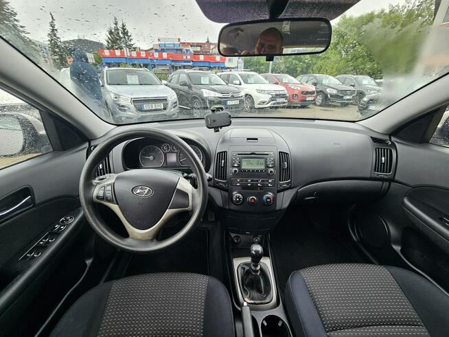 Hyundai i30 dokumentacja serwisowa, klimatyzacja, nowe opony,10 poduszek