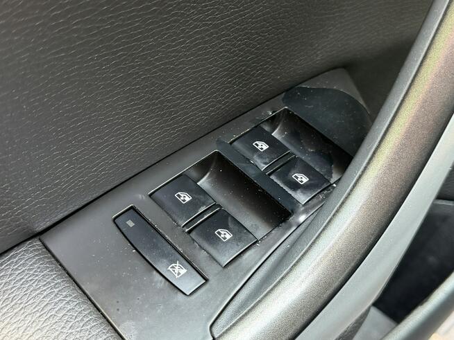 Opel Astra 1,6T 180KM Navi/Bixenon Skrętny/PDC/Tempomat/Pod.Fotele/Alu/Serwis