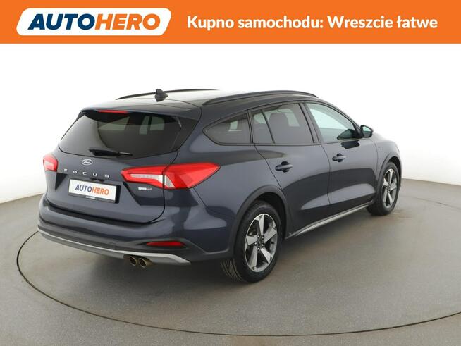 Ford Focus mHEV klima auto LED kamera i czujniki parkowania grzana szyba el. klap