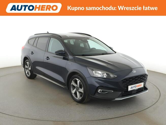 Ford Focus mHEV klima auto LED kamera i czujniki parkowania grzana szyba el. klap