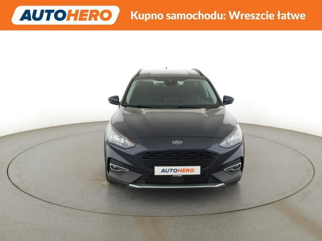 Ford Focus mHEV klima auto LED kamera i czujniki parkowania grzana szyba el. klap