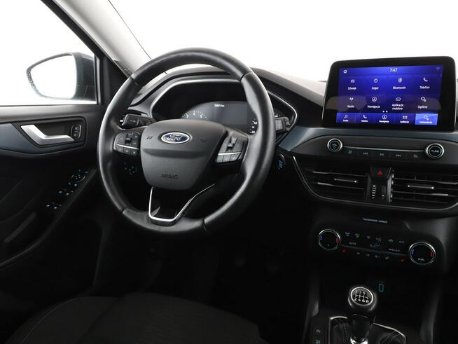 Ford Focus mHEV klima auto LED kamera i czujniki parkowania grzana szyba el. klap