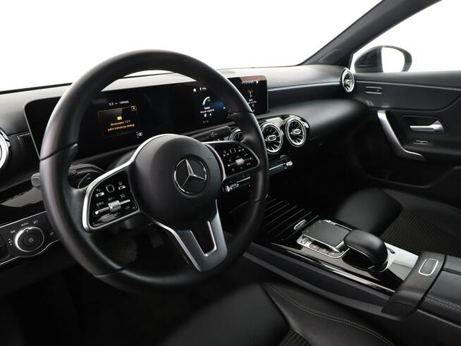 Mercedes A 200 automat półskóra full LED virtuale navi grzane fotele czujniki parkowa
