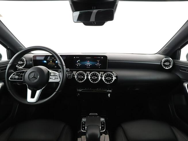 Mercedes A 200 automat półskóra full LED virtuale navi grzane fotele czujniki parkowa