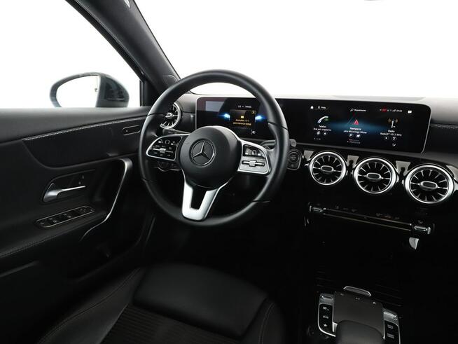 Mercedes A 200 automat półskóra full LED virtuale navi grzane fotele czujniki parkowa