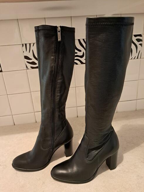 Buty damskie – skórzane kozaki czarne „Lasocki”