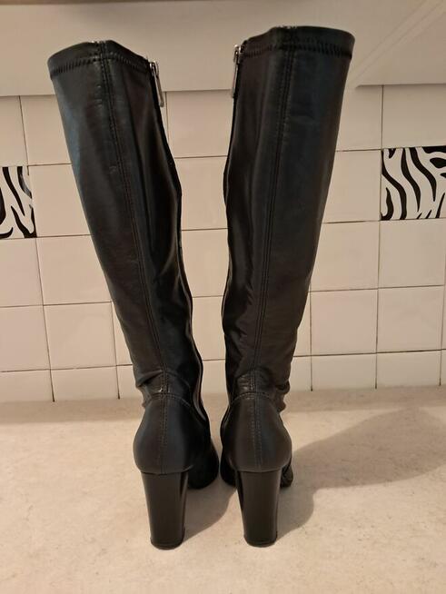 Buty damskie – skórzane kozaki czarne „Lasocki”